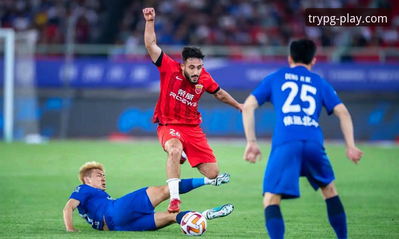 青岛海牛3-1力克上海海港：一场逆转与红牌交织的精彩对决全面评测